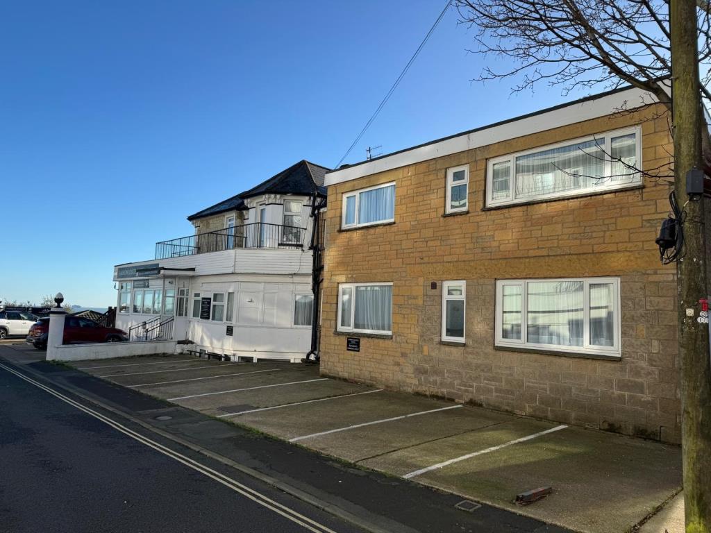 Lot: 89 - FREEHOLD CLIFF TOP HOTEL WITH TWENTY EN-SUITE GUEST ROOMS AND STUNNING VIEWS - A View from the rear and side of the building